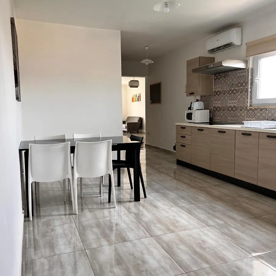Homestay F5 Room 3, Private Room Two Single Beds Shared Bathroom In Shared Flat Msida