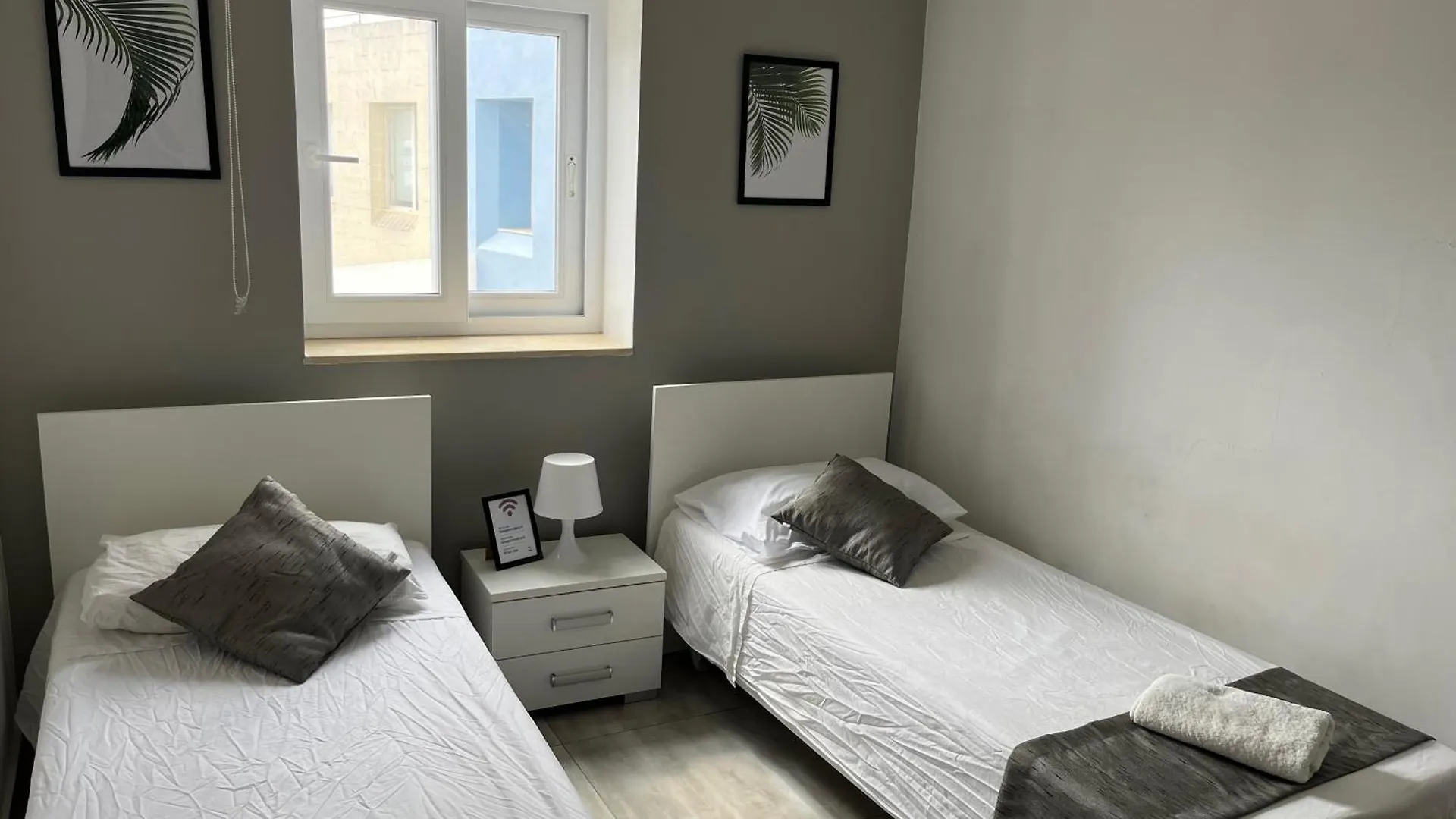 F5 Room 3, Private Room Two Single Beds Shared Bathroom In Shared Flat Msida Homestay