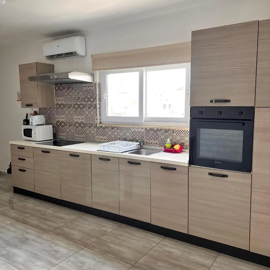 Homestay F5 Room 3, Private Room Two Single Beds Shared Bathroom In Shared Flat Msida