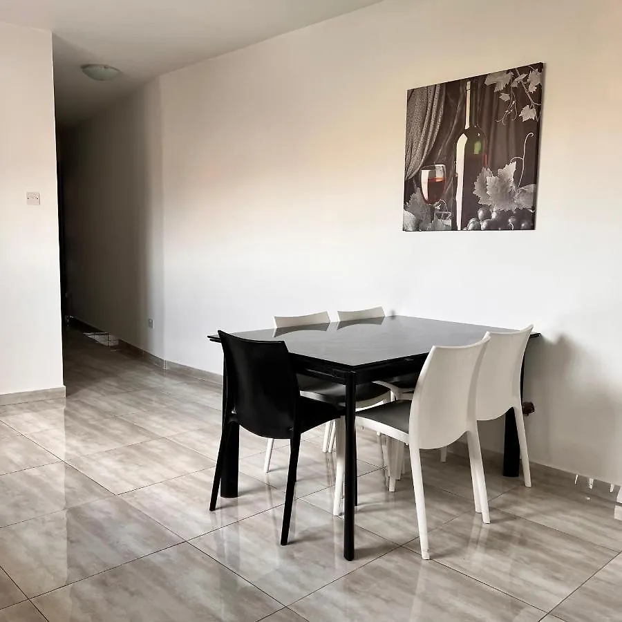 F5 Room 3, Private Room Two Single Beds Shared Bathroom In Shared Flat Msida 0*,  Malta